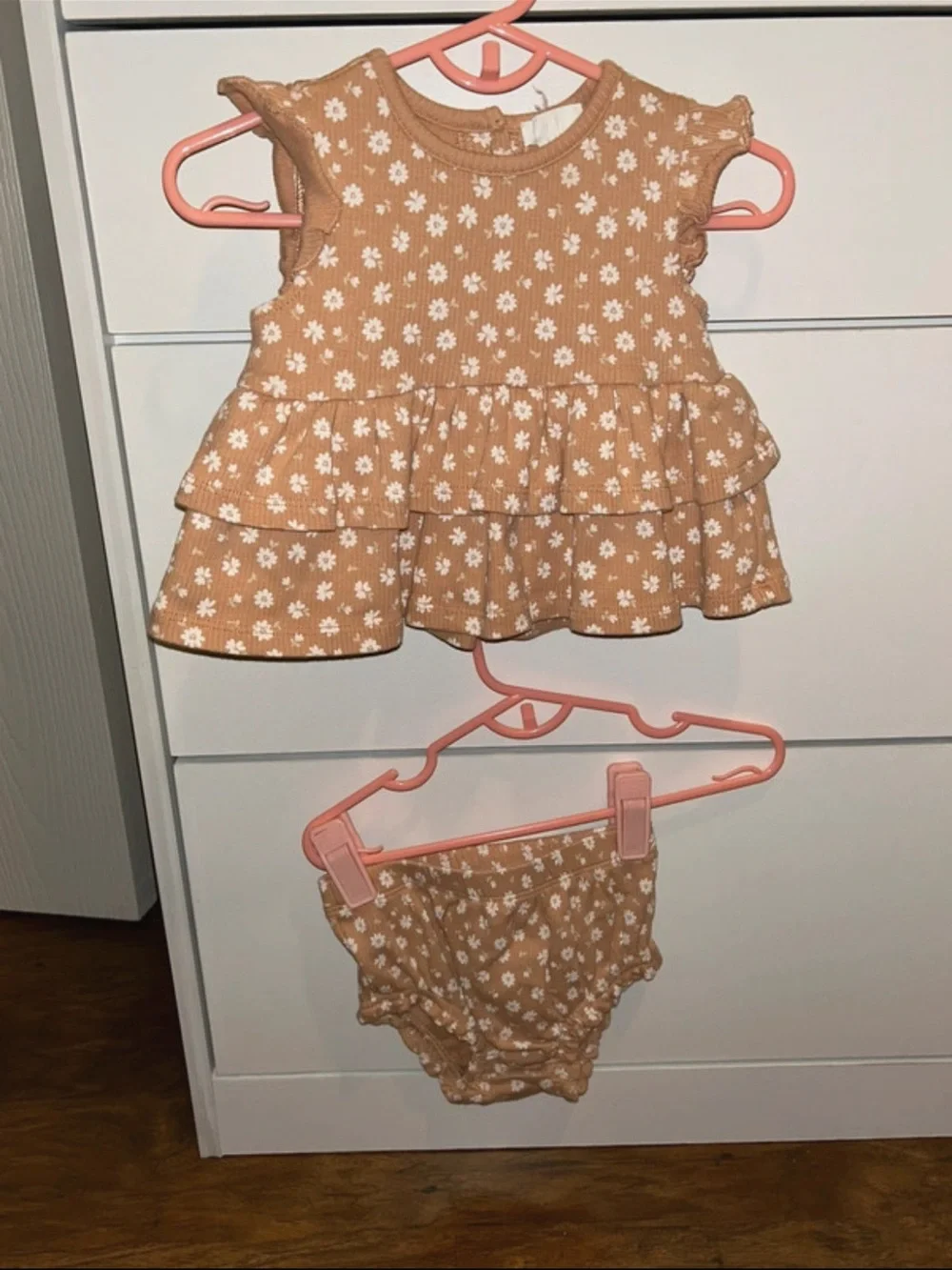 Tan Daisy Ruffle Top & Bloomers Kids Set